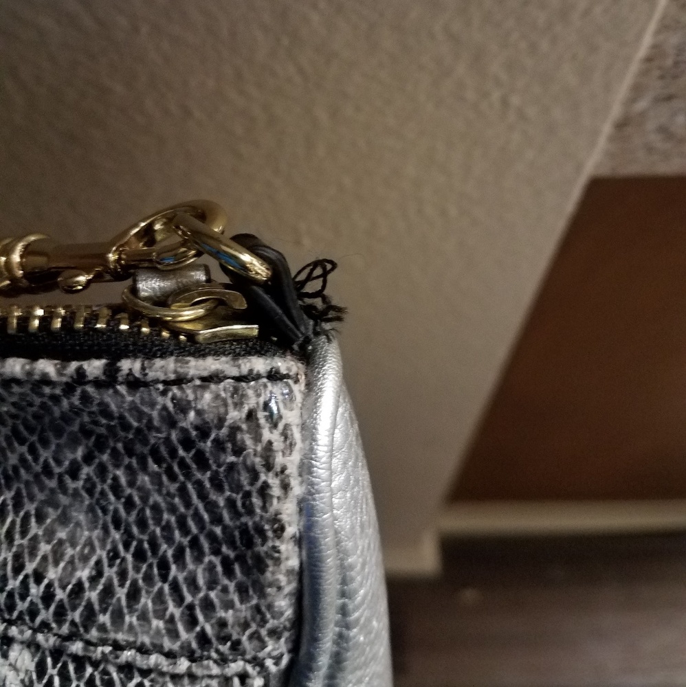 Pre-Loved Snake print Crossbody - Picture 7 of 7